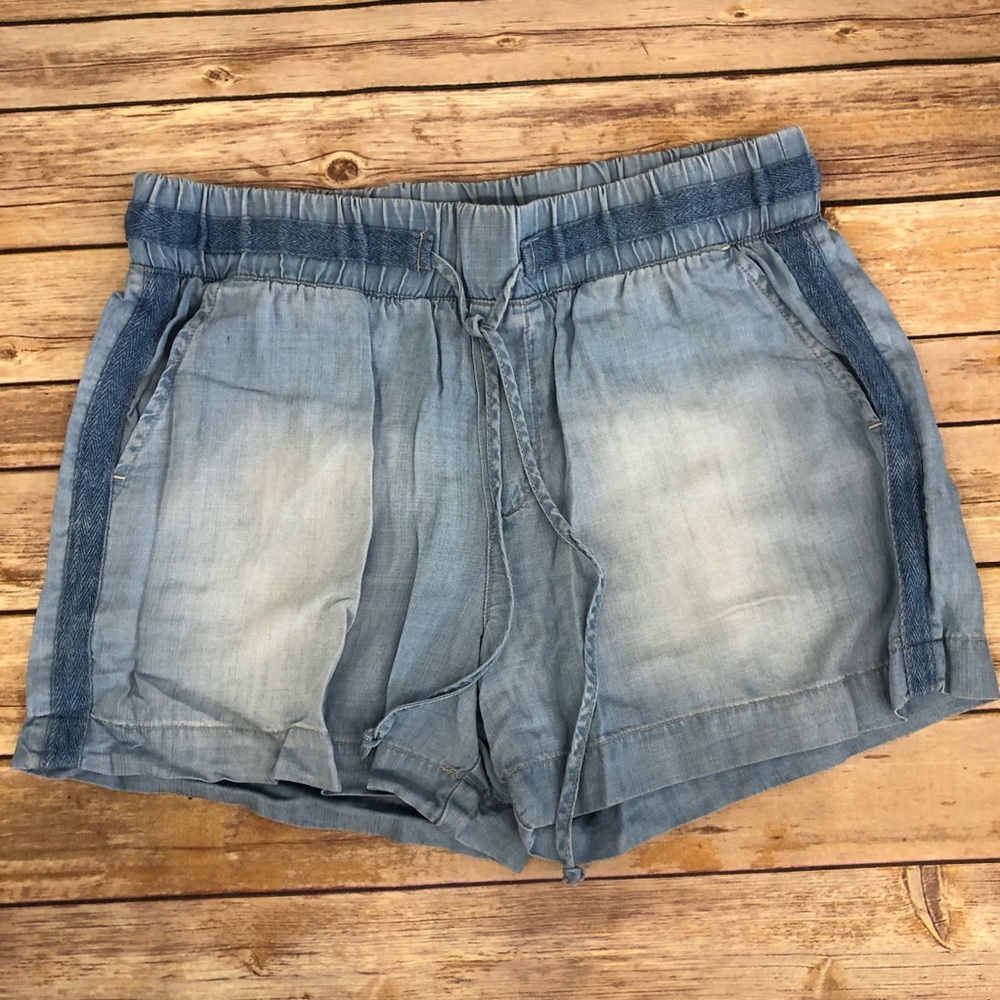 Cloth and Stone chambray shorts